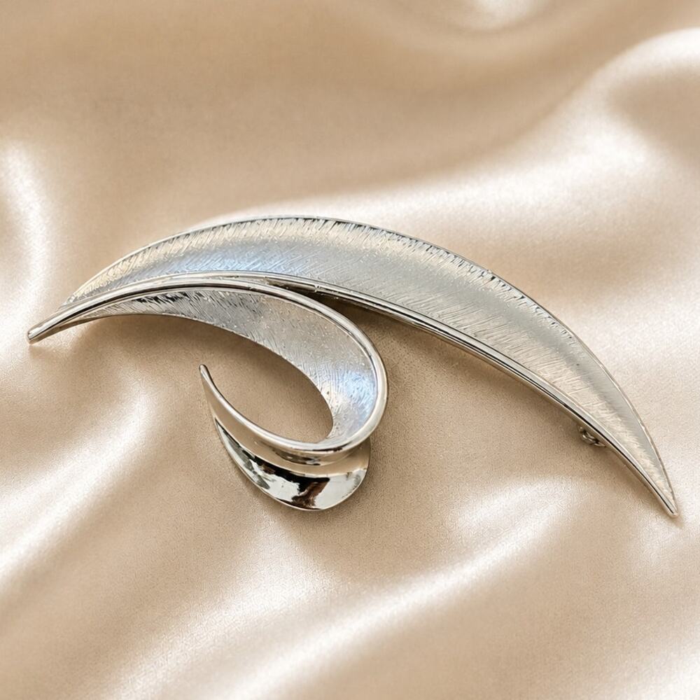 Crown Trifari Silver Tone Abstract Leaf Swirl Brooch Pin Mid Century Modern